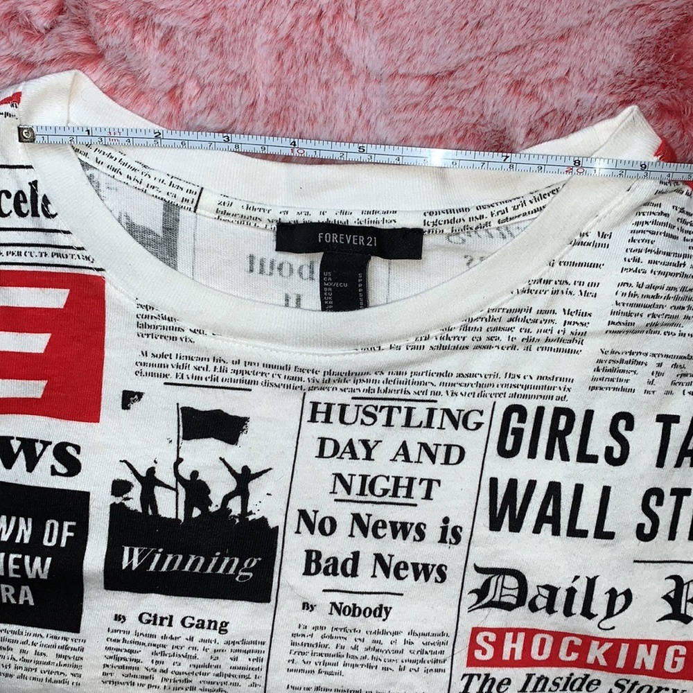 ‼️SOLD‼️Forever 21 graphic newspaper crop tee shirt size small - Picture 9 of 14